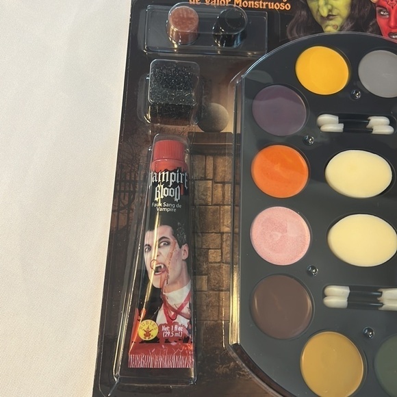 Makeup Set Makeup Stick Cream Makeup Grease Makeup Vampire Blood. - Picture 2 of 7